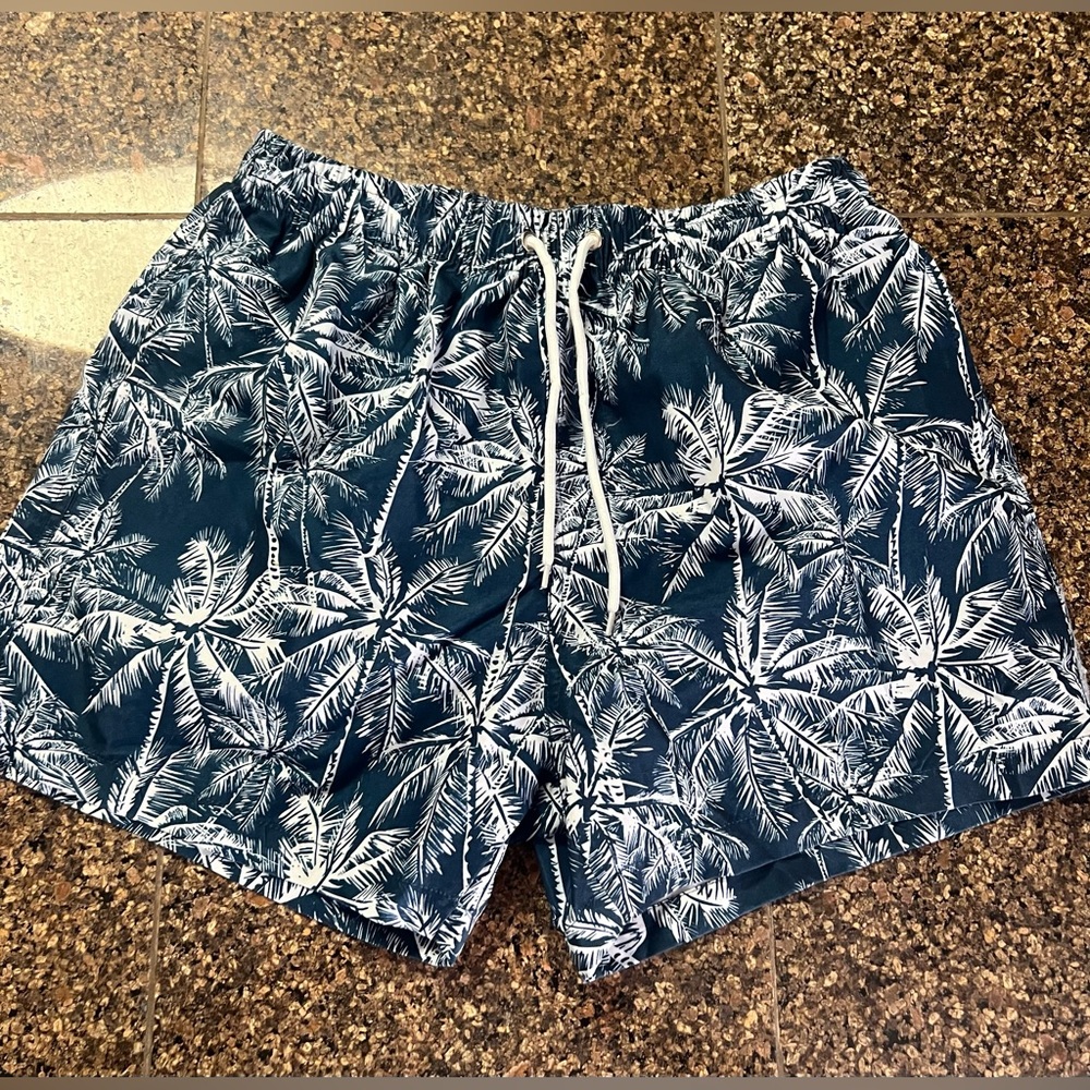 Men’s NGEAR swim shorts. Tropical blue and white palm trees. Size 32/34 - Picture 1 of 3